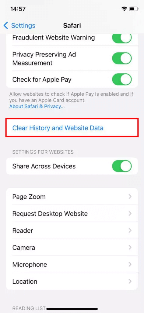 the screenshot of clear history and website data button on iPhone